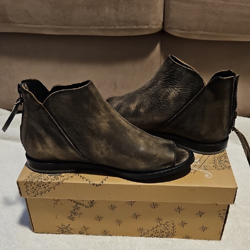 Free People Open Toe Falcon Flat Booties Sz 37/ 7